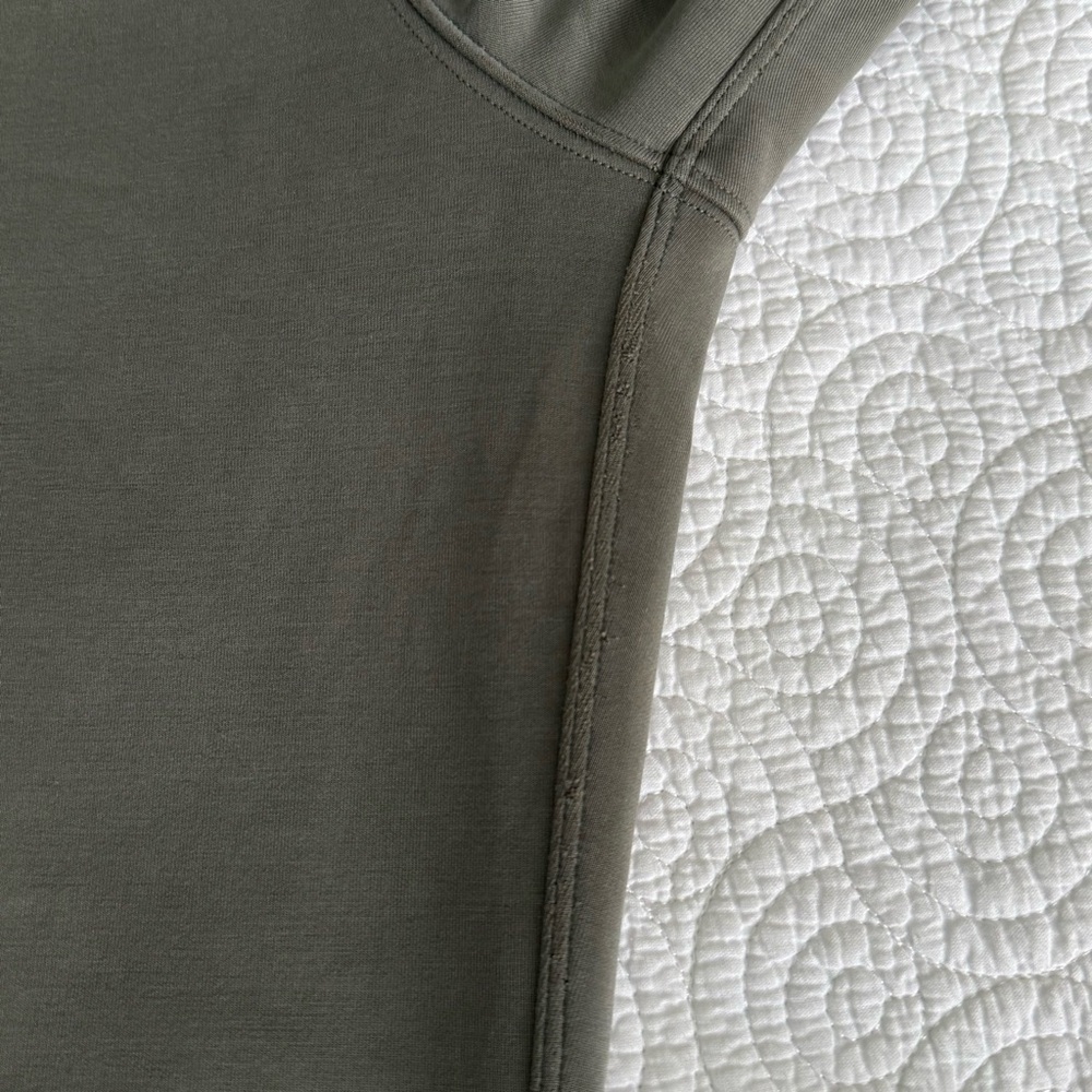 Lululemon Ease of it All V-Neck Jumpsuit
Grey Sage size 4 - Picture 13 of 16